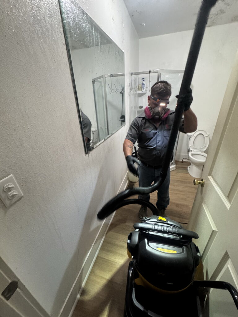 Plumbing technician in Arkansas home